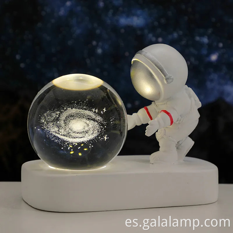 Astronauta, luz de noche estrellada, bola de cristal, base luminosa